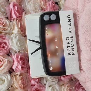Phone holder retro TV
